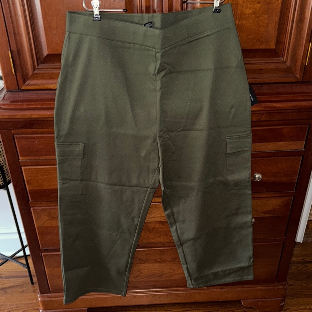 Jones NY - Olive Green Women’s Pull On Cargo Pants 2x NWT BOGO (see description)